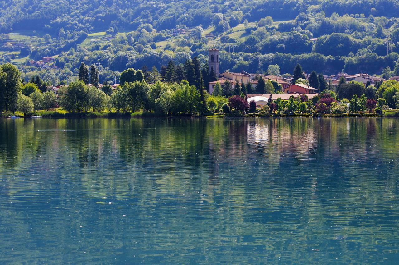 Monasterolo del Castello Casa Vacanza Residence Lago Di Endine מראה חיצוני תמונה