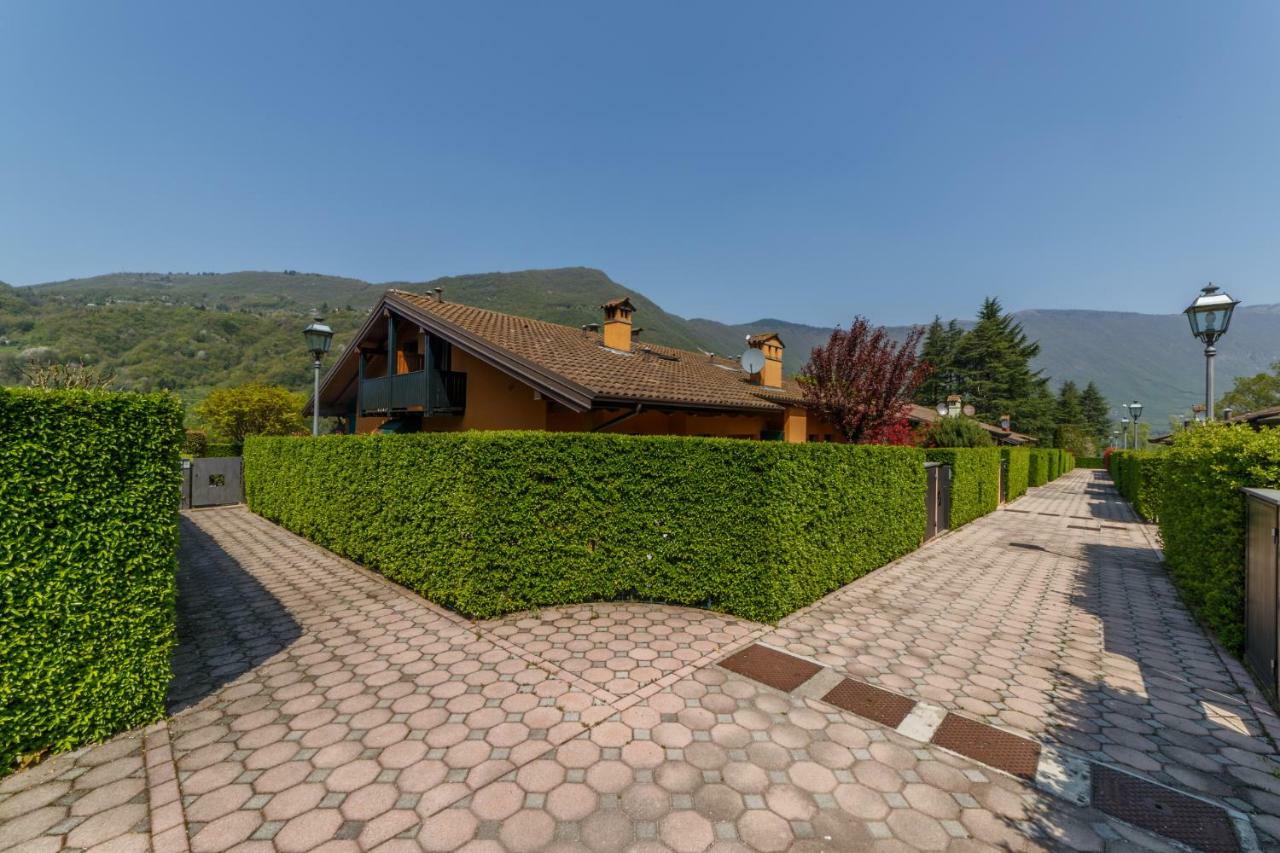 Monasterolo del Castello Casa Vacanza Residence Lago Di Endine מראה חיצוני תמונה