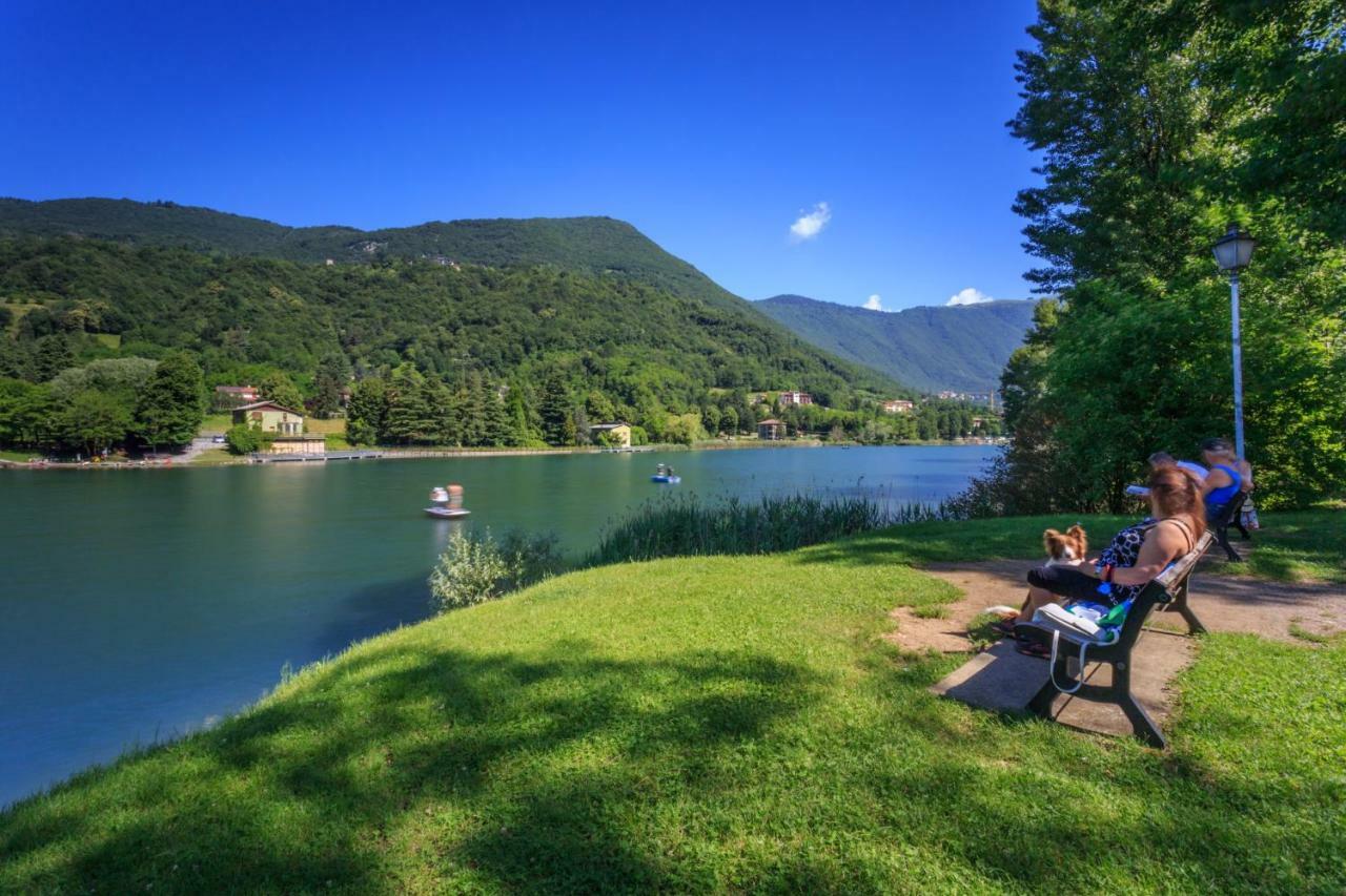 Monasterolo del Castello Casa Vacanza Residence Lago Di Endine מראה חיצוני תמונה