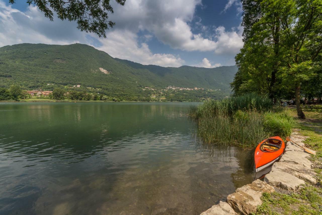 Monasterolo del Castello Casa Vacanza Residence Lago Di Endine מראה חיצוני תמונה